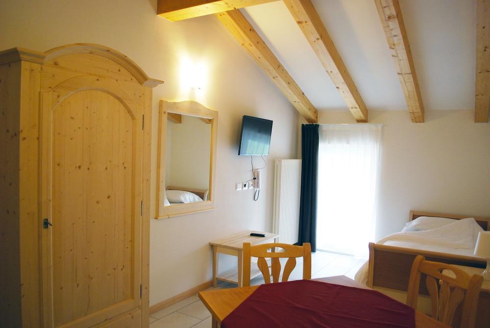 Hotel Elbele Garni Folgaria Extérieur photo